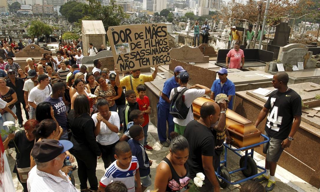 Jovens assassinados